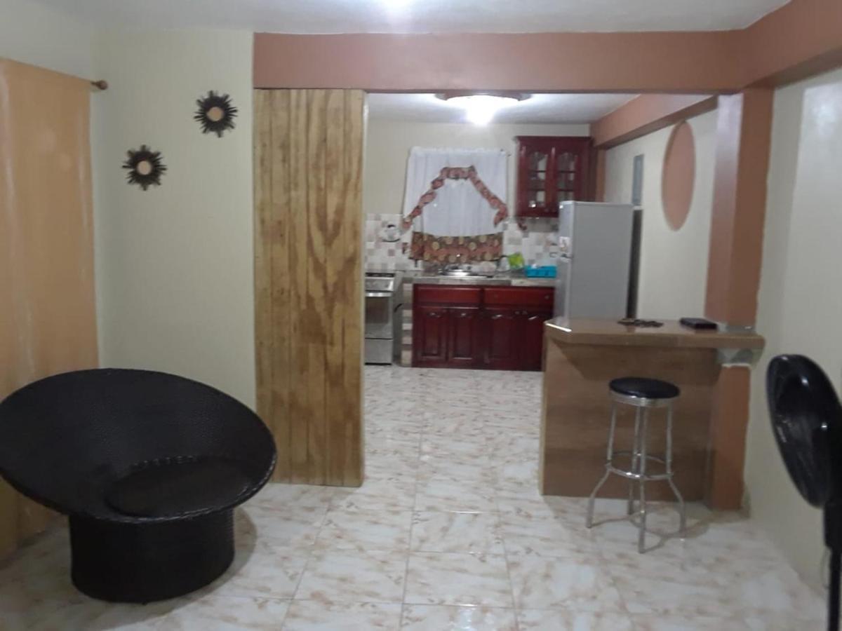 Clarridge View Guesthouse Montego Bay Extérieur photo