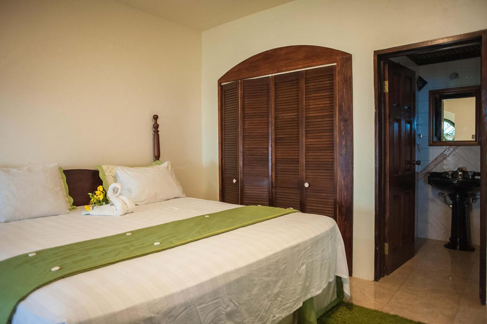 Clarridge View Guesthouse Montego Bay Extérieur photo