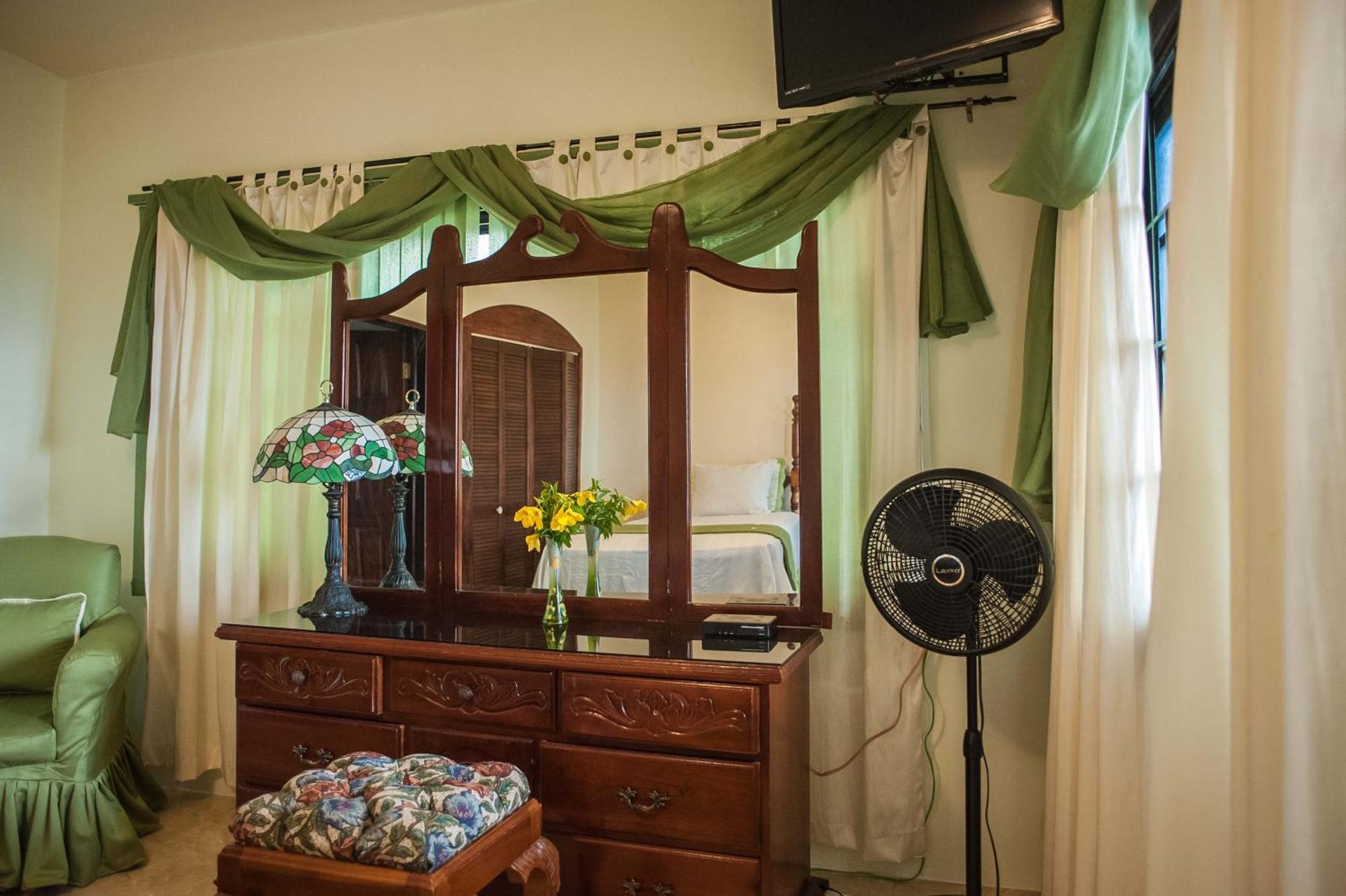Clarridge View Guesthouse Montego Bay Extérieur photo