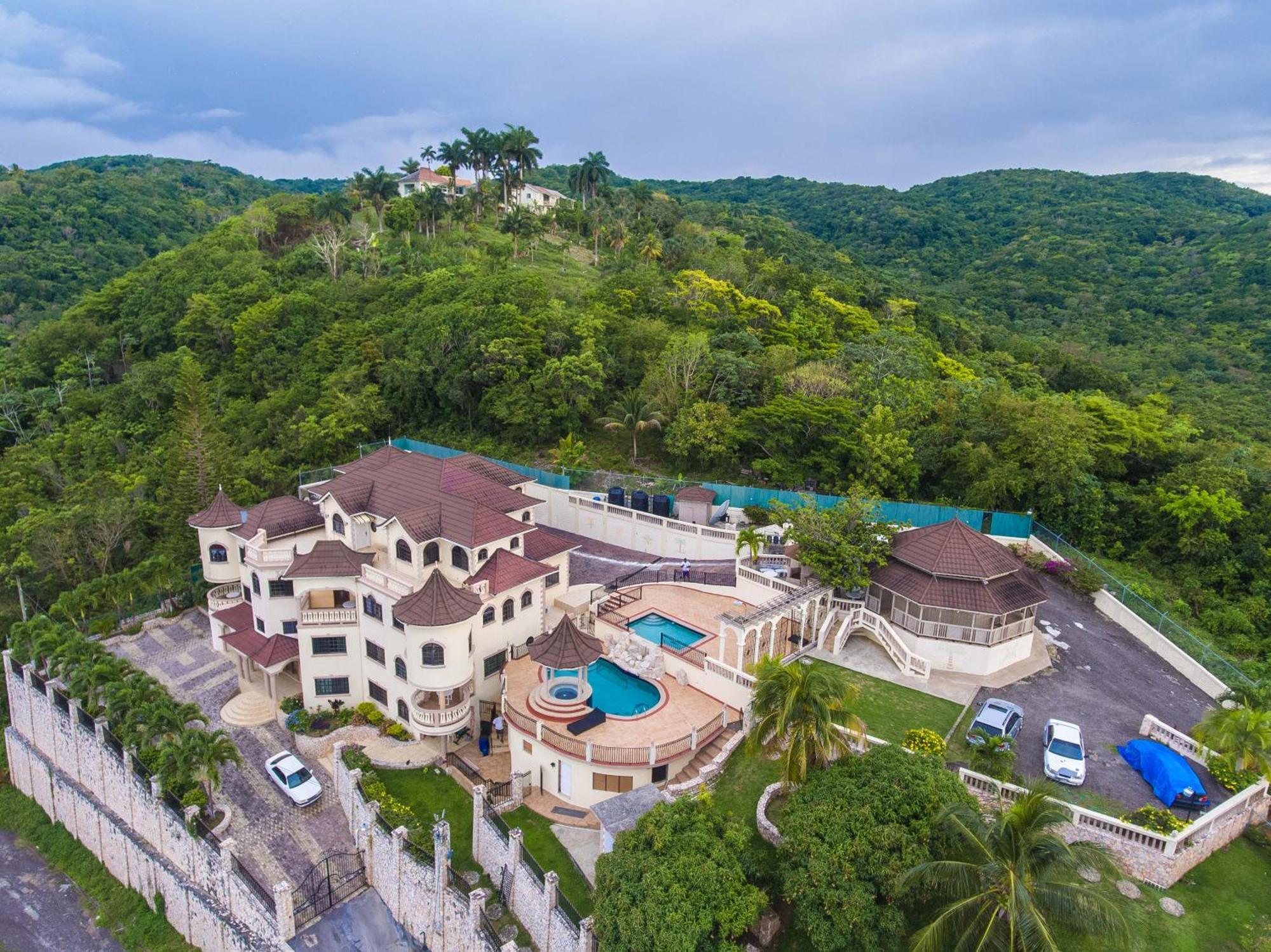 Clarridge View Guesthouse Montego Bay Extérieur photo